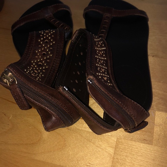 Authentic Gucci Sandals - Picture 3 of 5